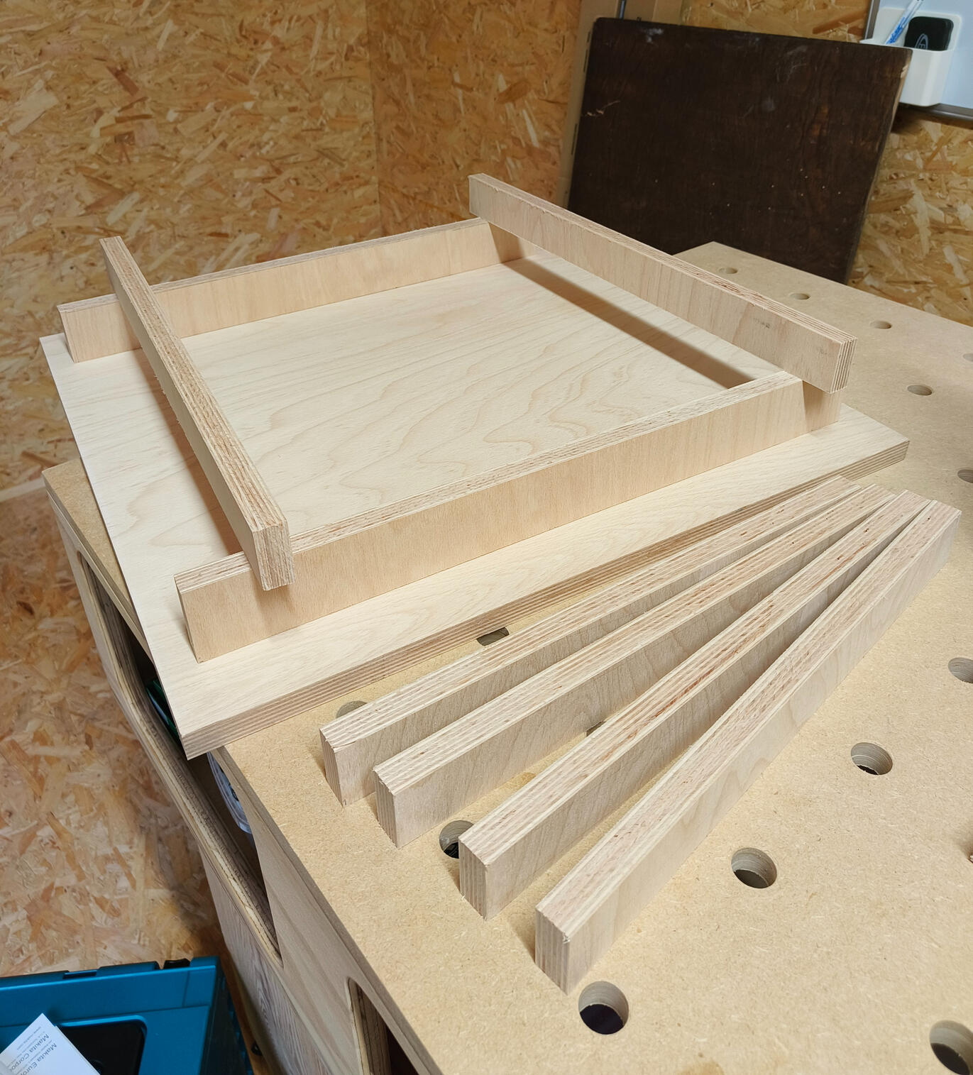 Houten bijzettafel monteren