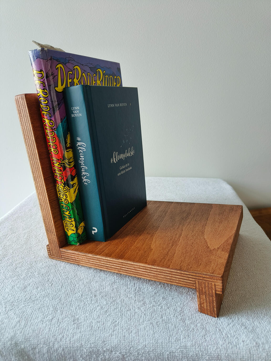 Houten boekensteun