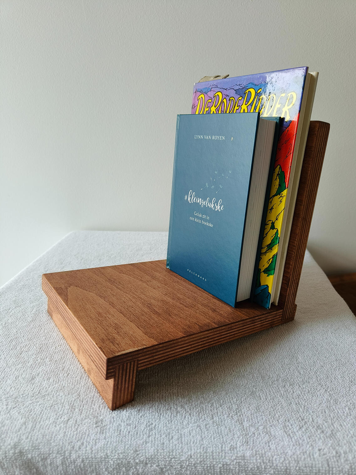 Houten boekensteun