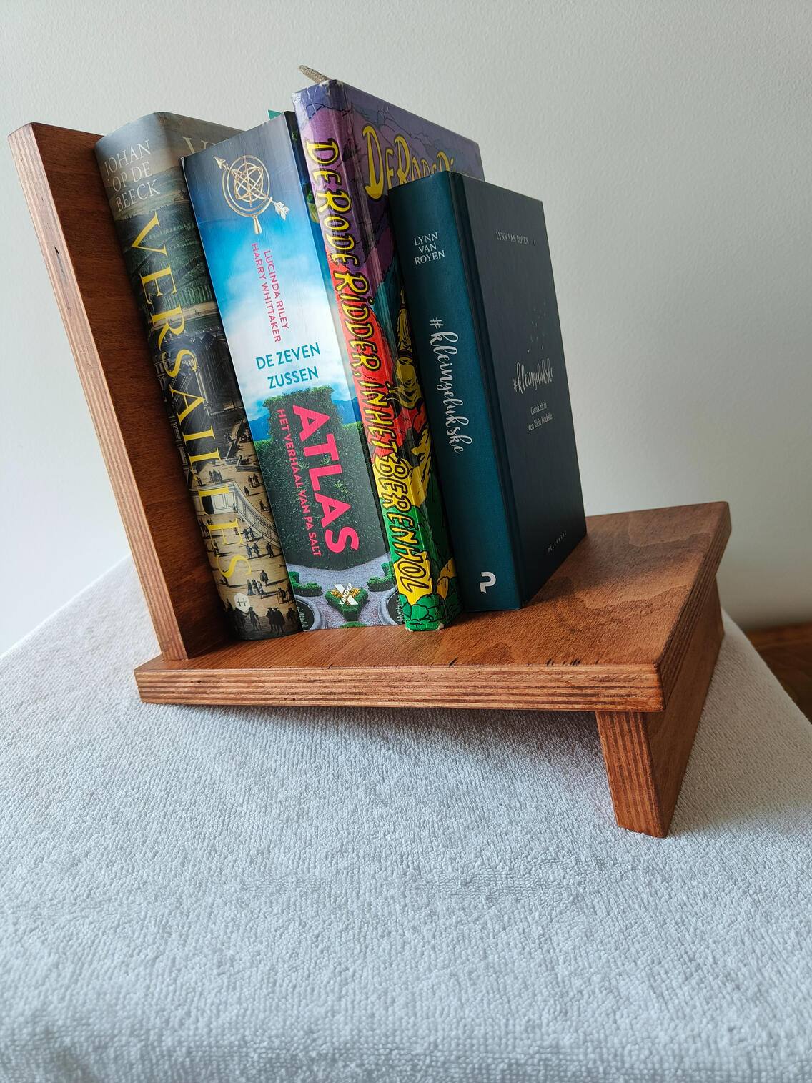 Houten boekensteun