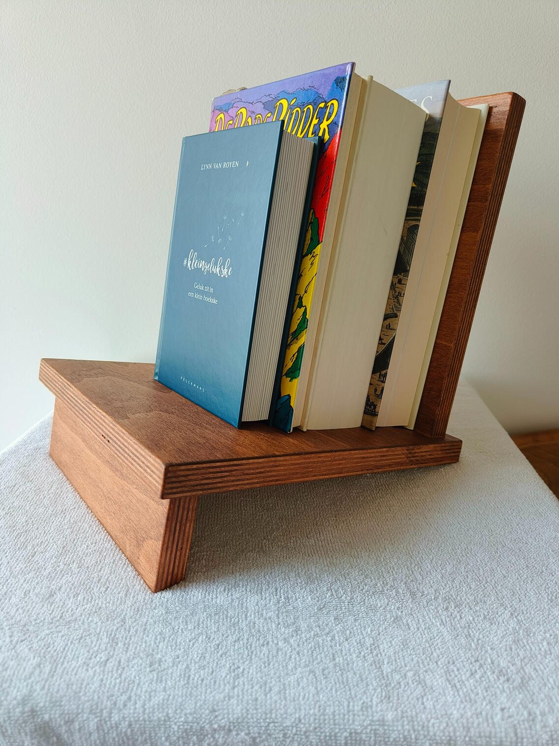 Houten boekensteun