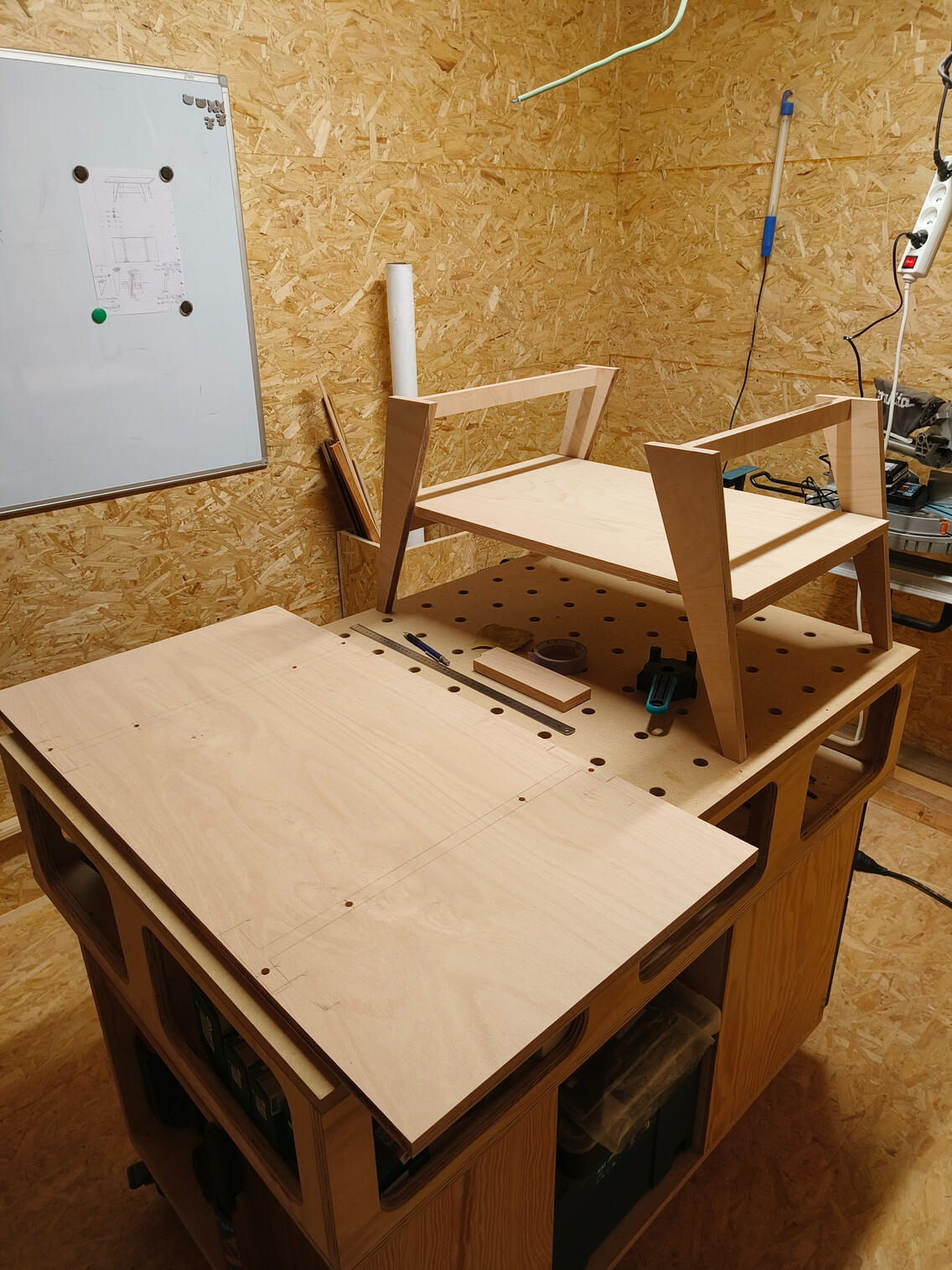 Houten salontafel monteren