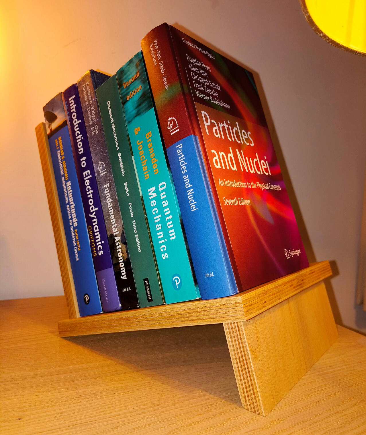 Houten boekensteun