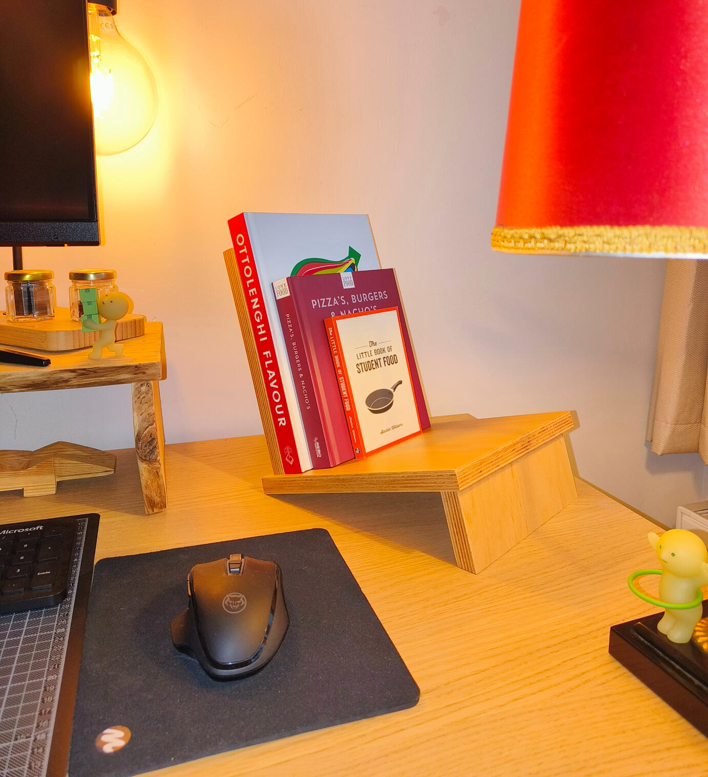 Houten boekensteun