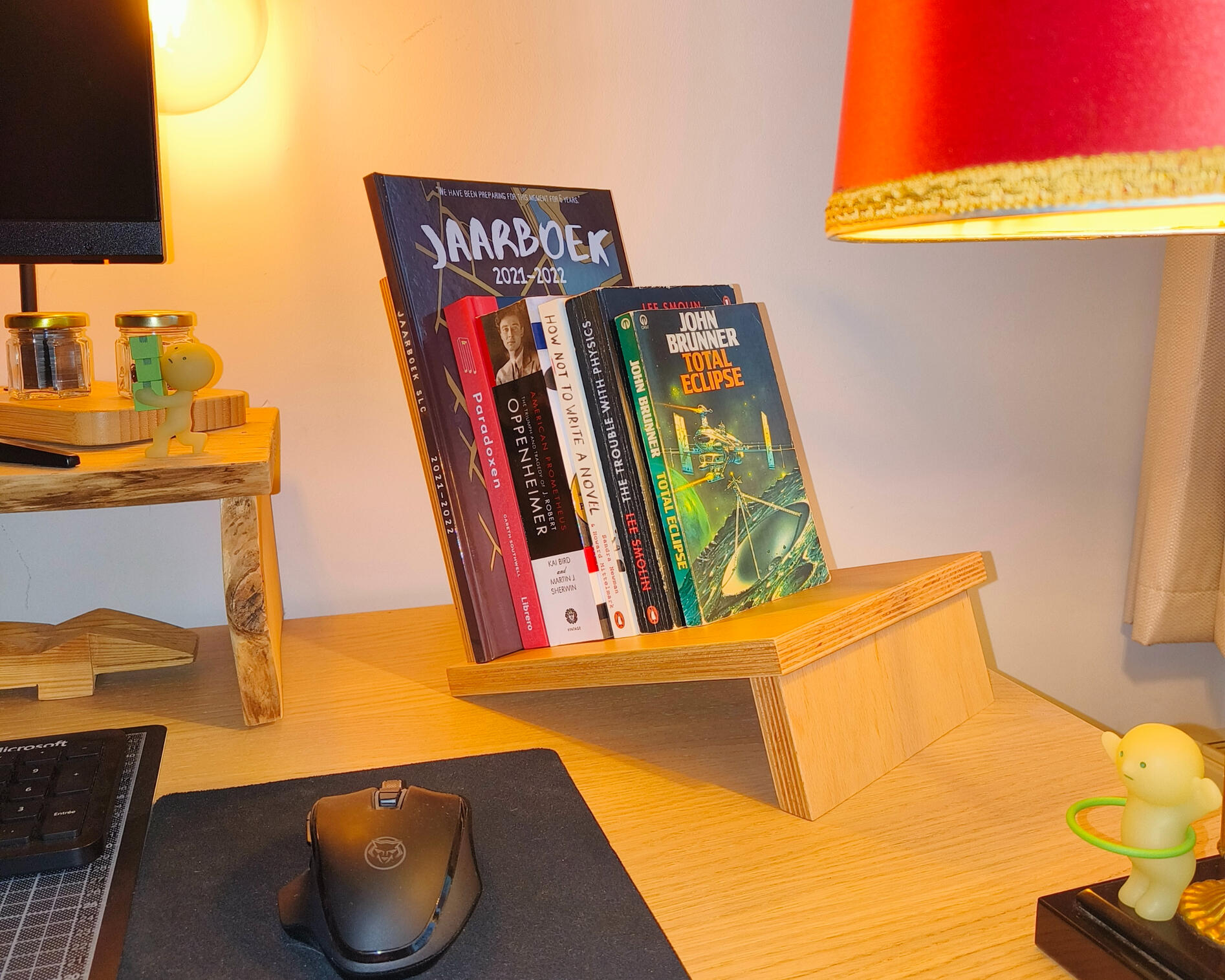 Houten boekensteun