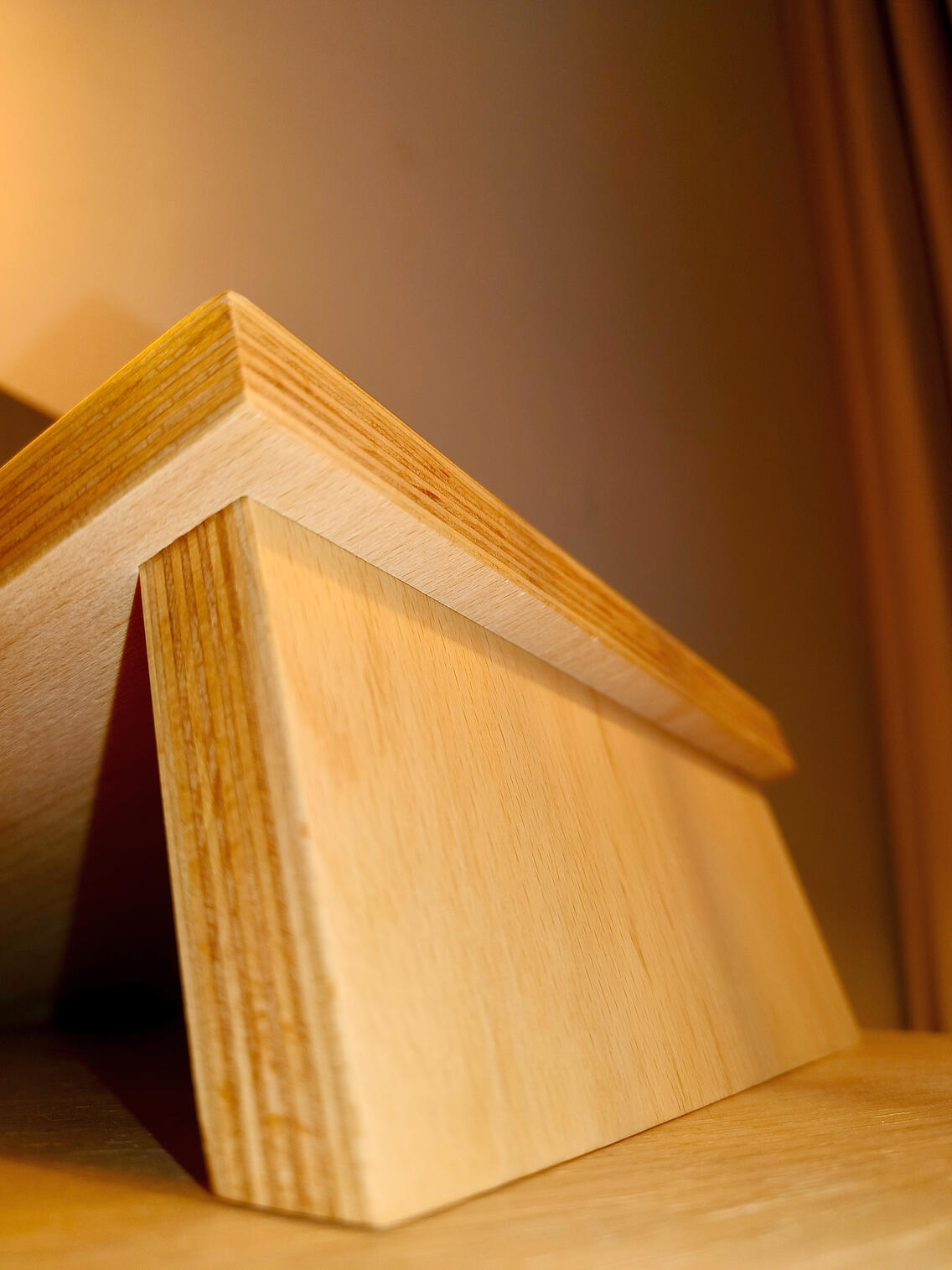 Houten boekensteun