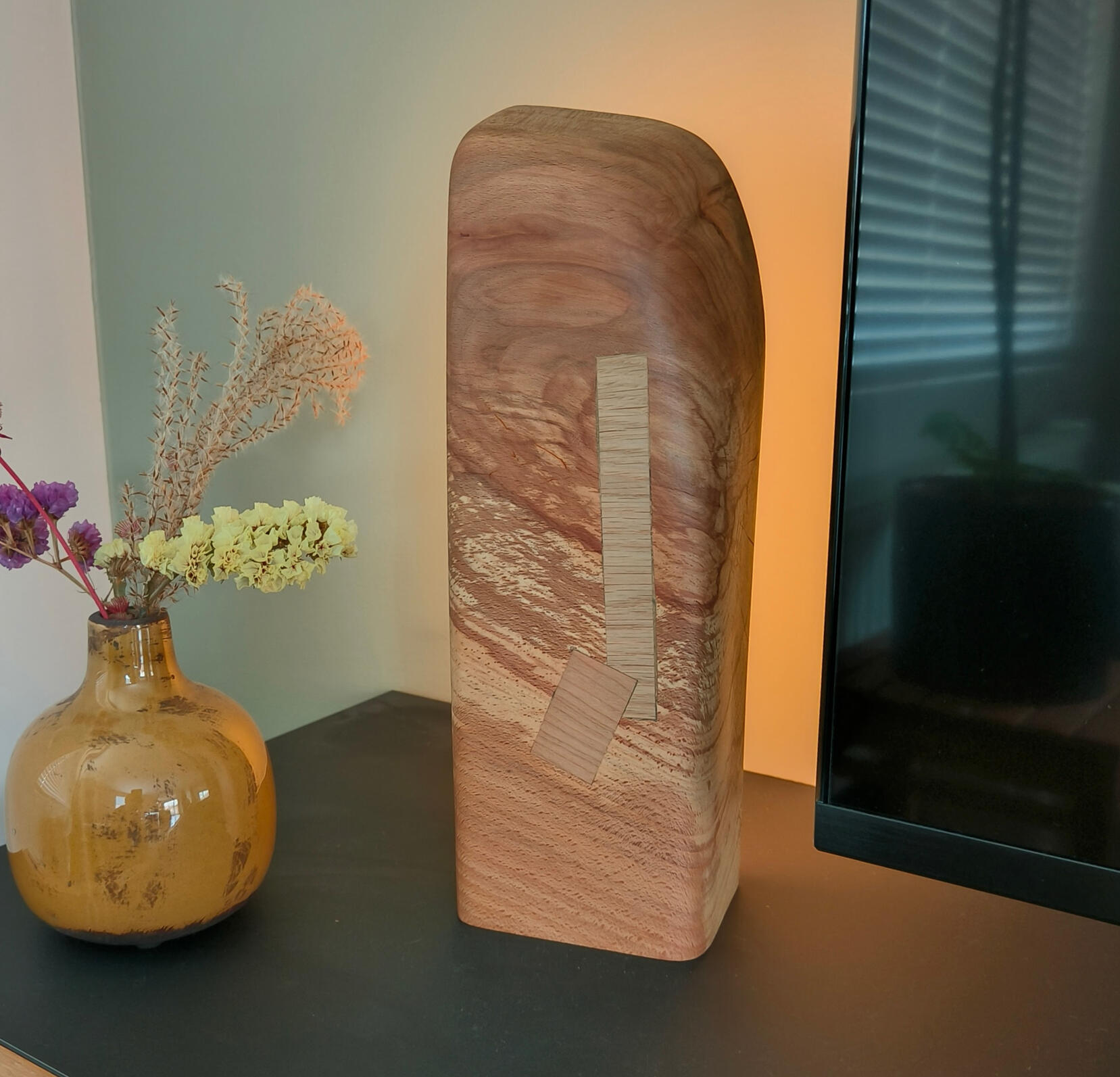 Handgemaakte massief beuken houten tafellamp, gemaakt in Gent.