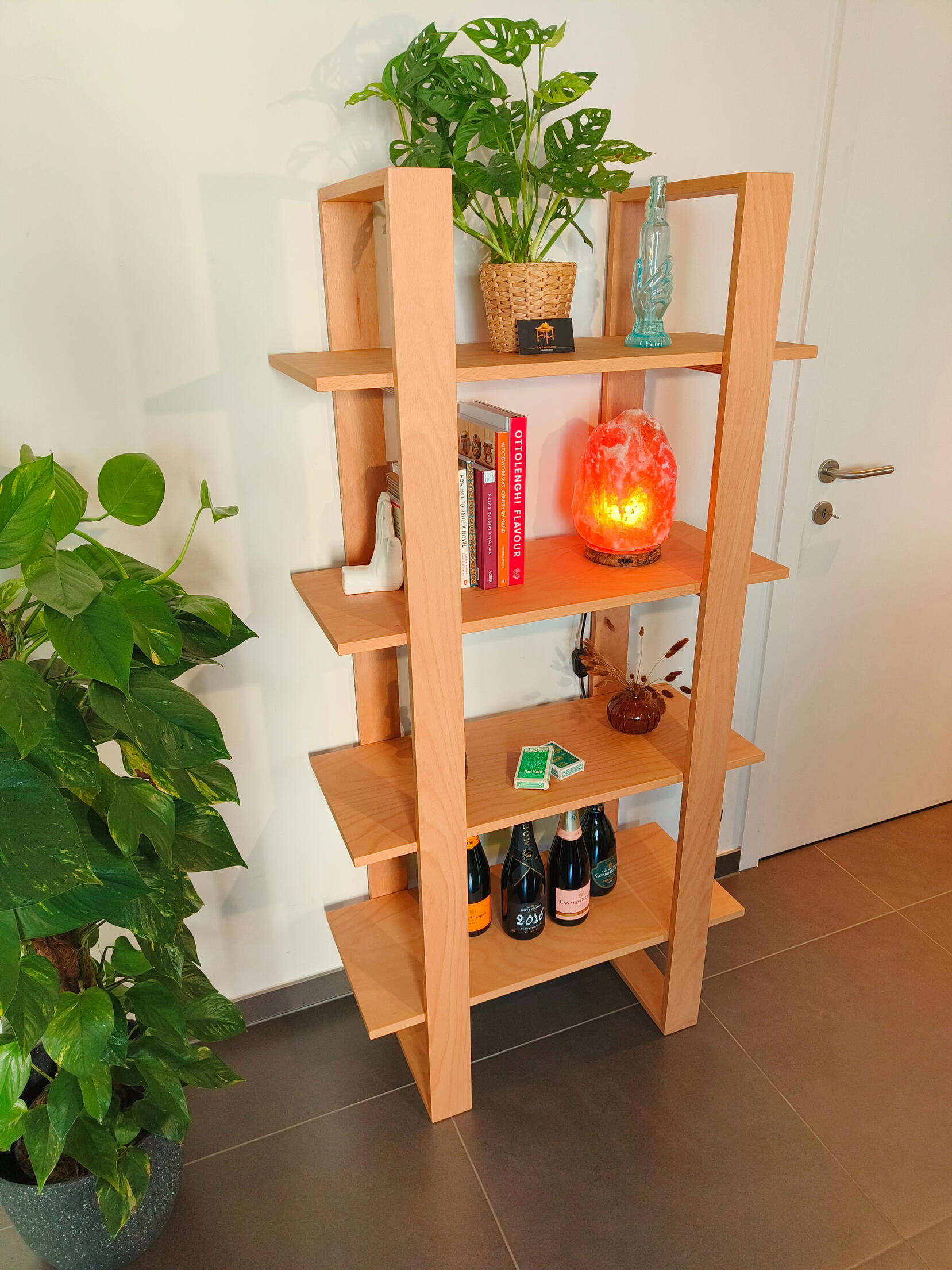 Boekenrek of open kast, handgemaakt in Gent.